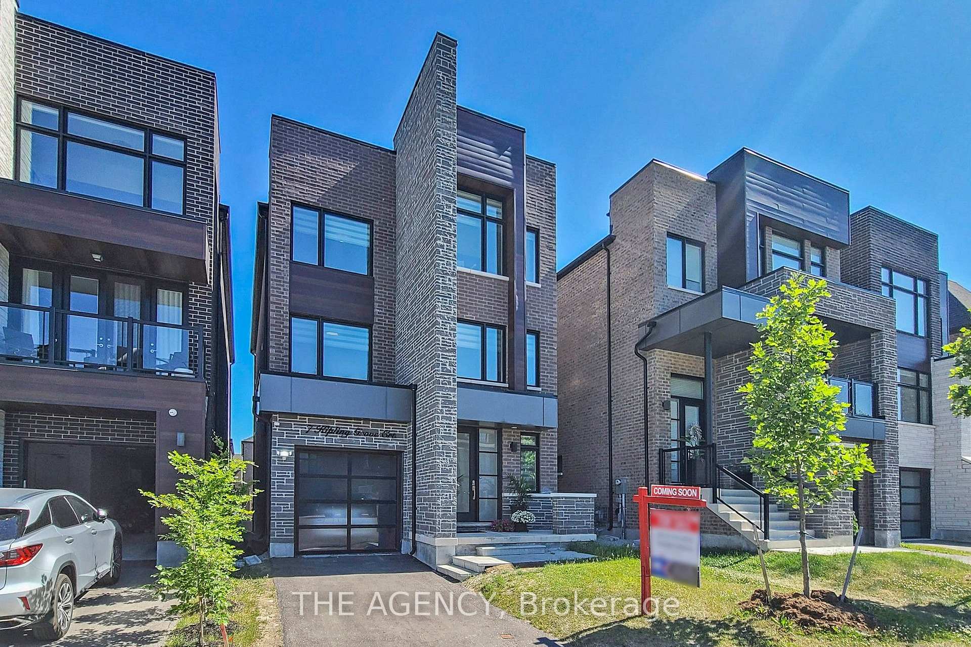 7 Kipling Grove Court, Toronto, ON M9B 0C6