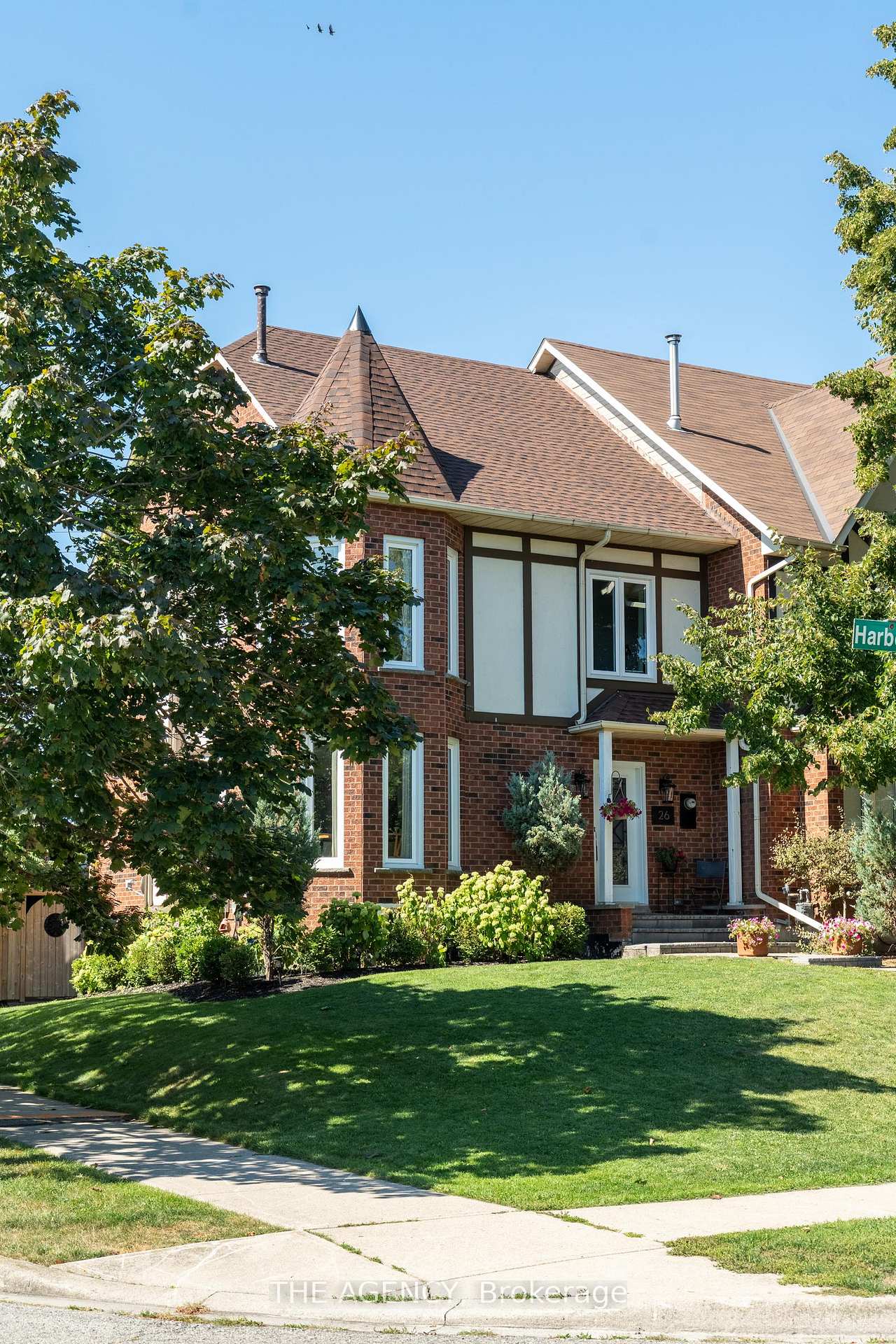 26 Harbour Drive, Hamilton, ON L8E 4Z5