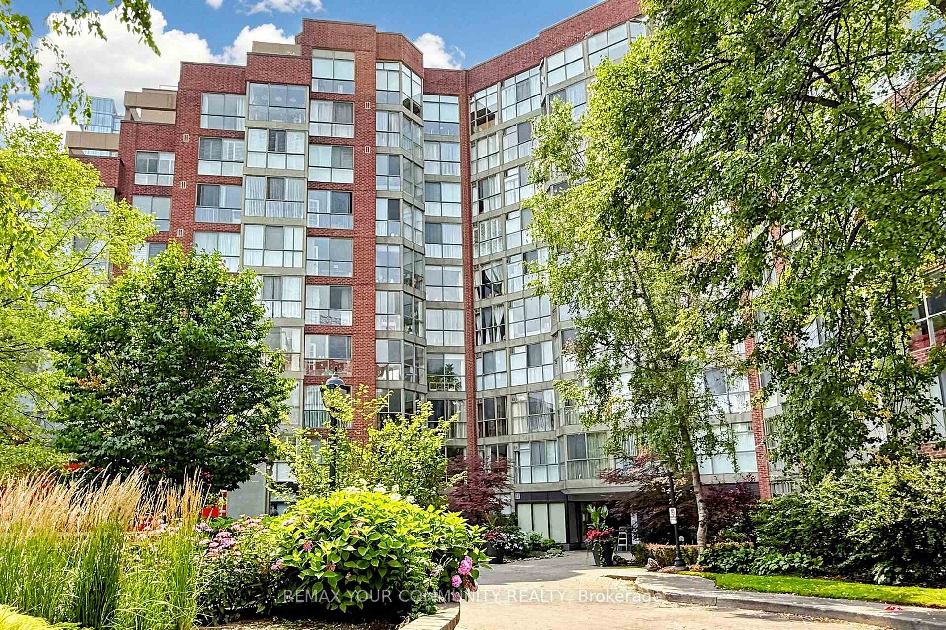 24 Southport Street 844, Toronto, ON M6S 4Z1