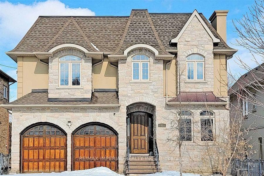 82 Woodward Avenue, Markham, ON L3T 1E7