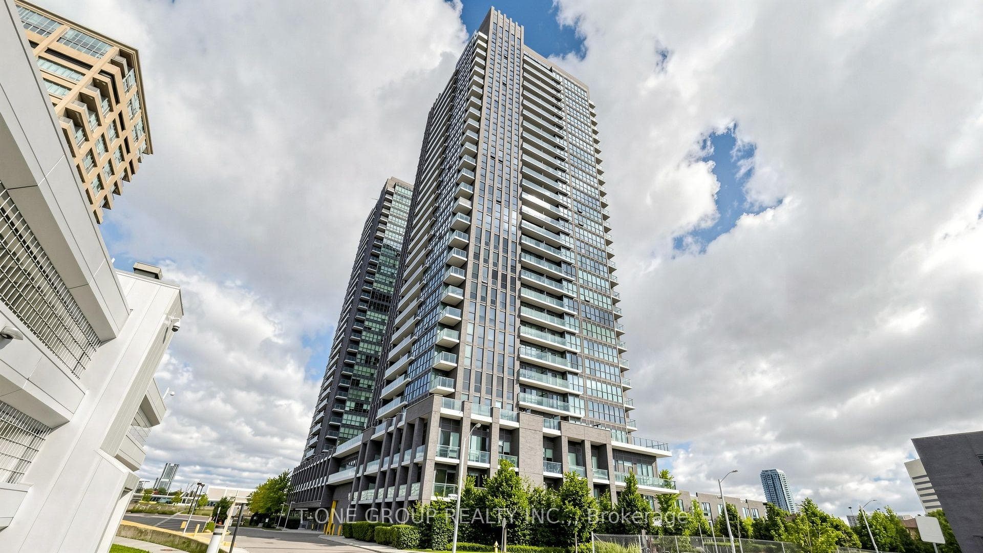 2 Sonic Way 210, Toronto, ON M3C 0P1