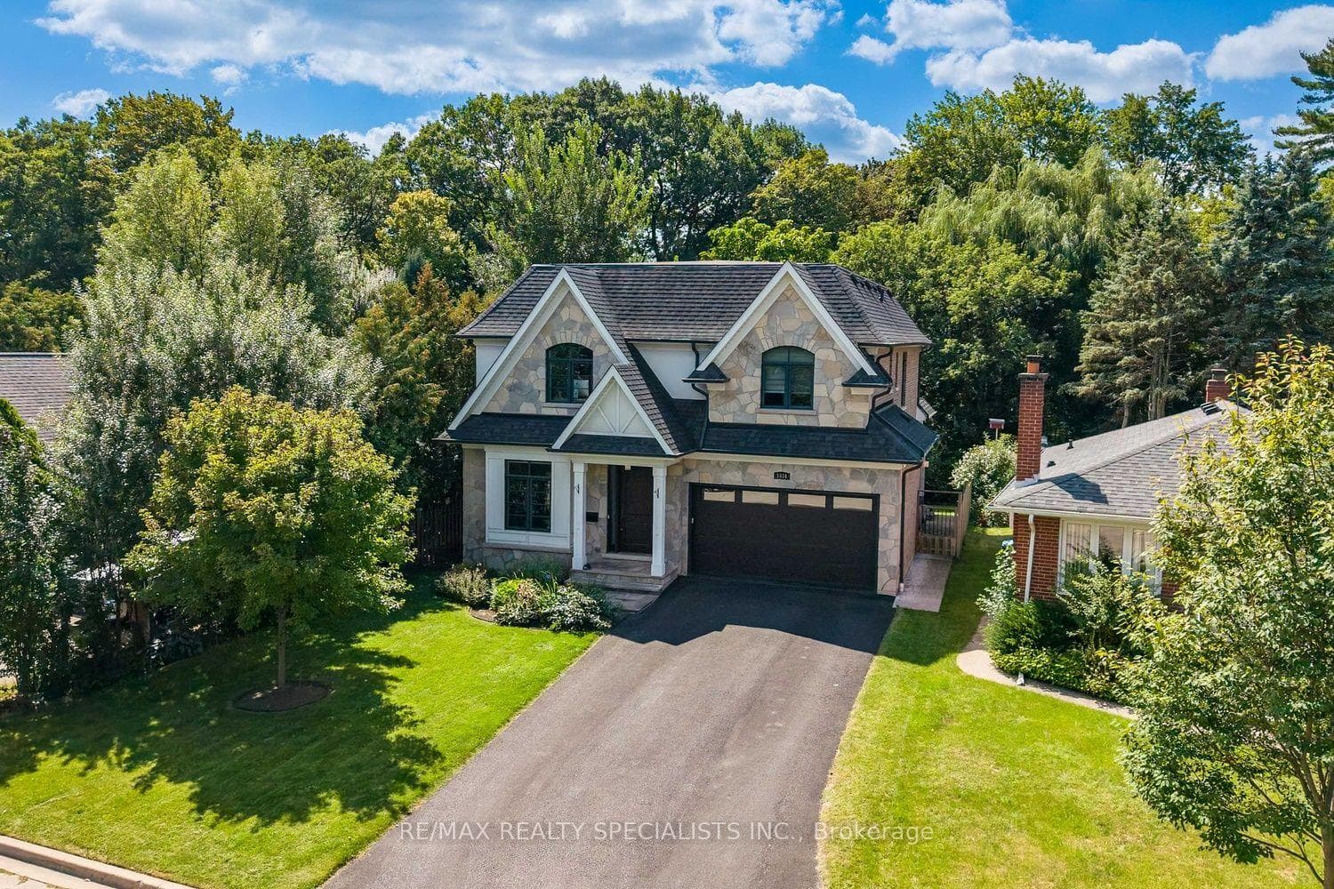 1534 Trotwood Avenue, Mississauga, ON L5G 3Z9