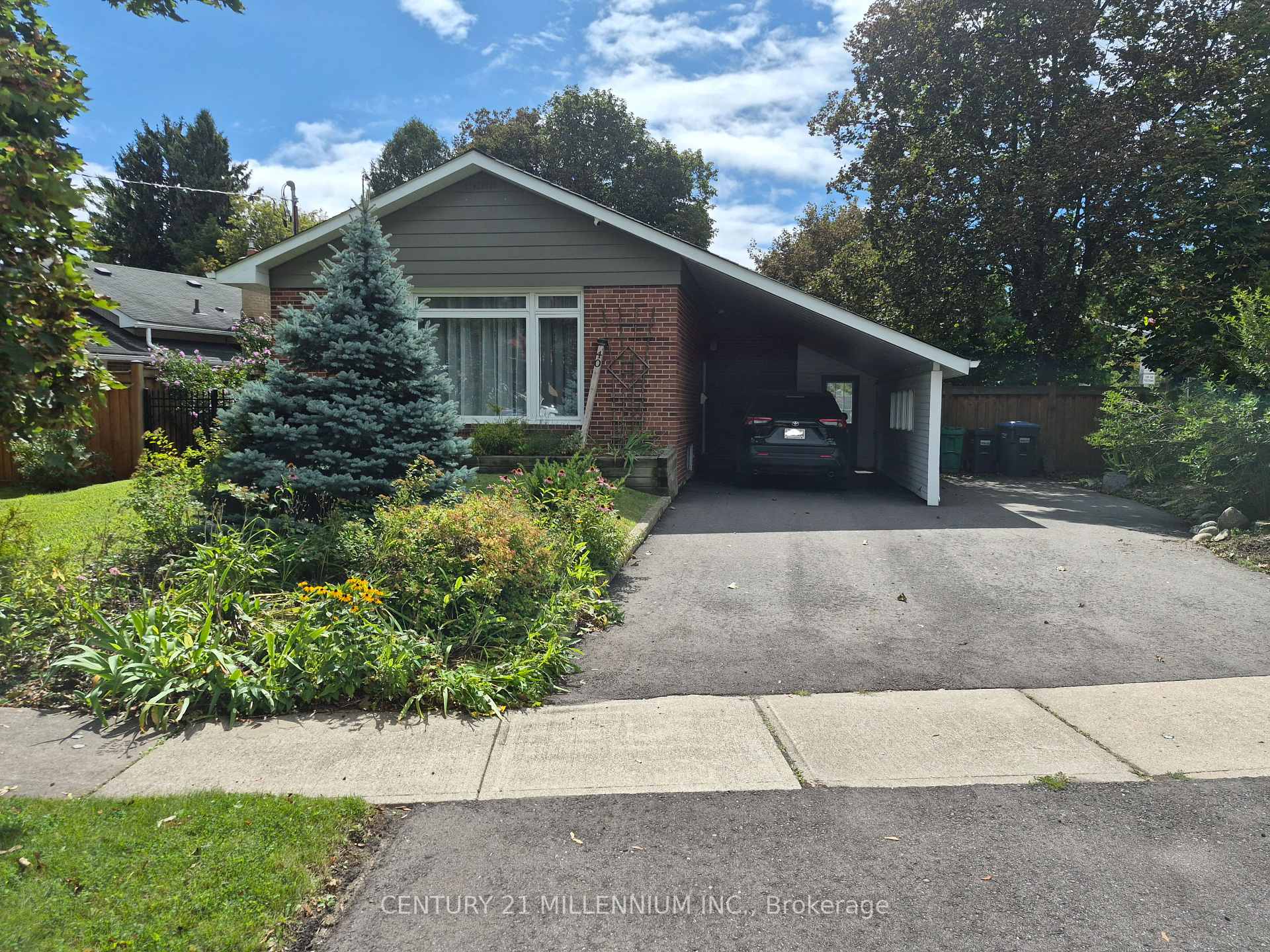 40 Meadowland Drive, Brampton, ON L6W 2R4