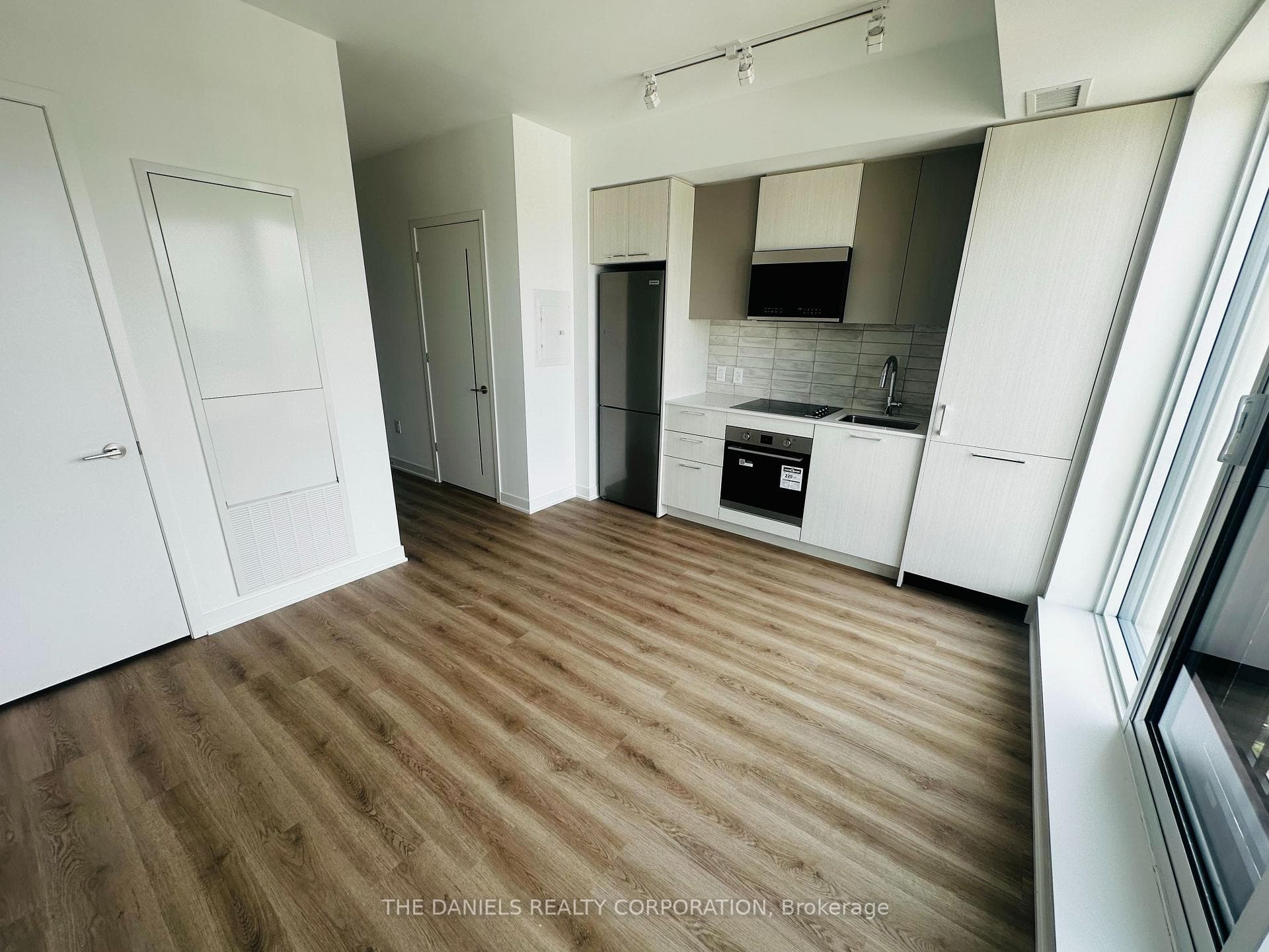 10 Oak Street 1610, Toronto, ON M5A 0Z1