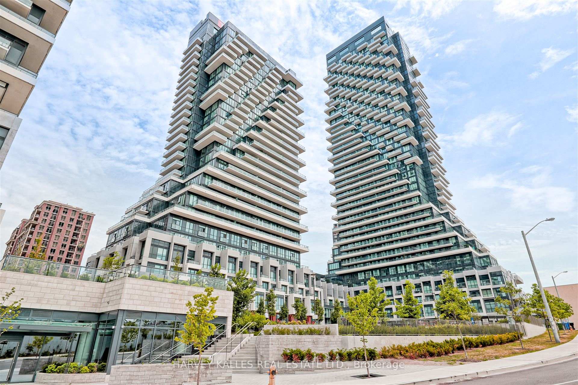30 Inn On The Park Drive 4209, Toronto, ON M3C 0P8