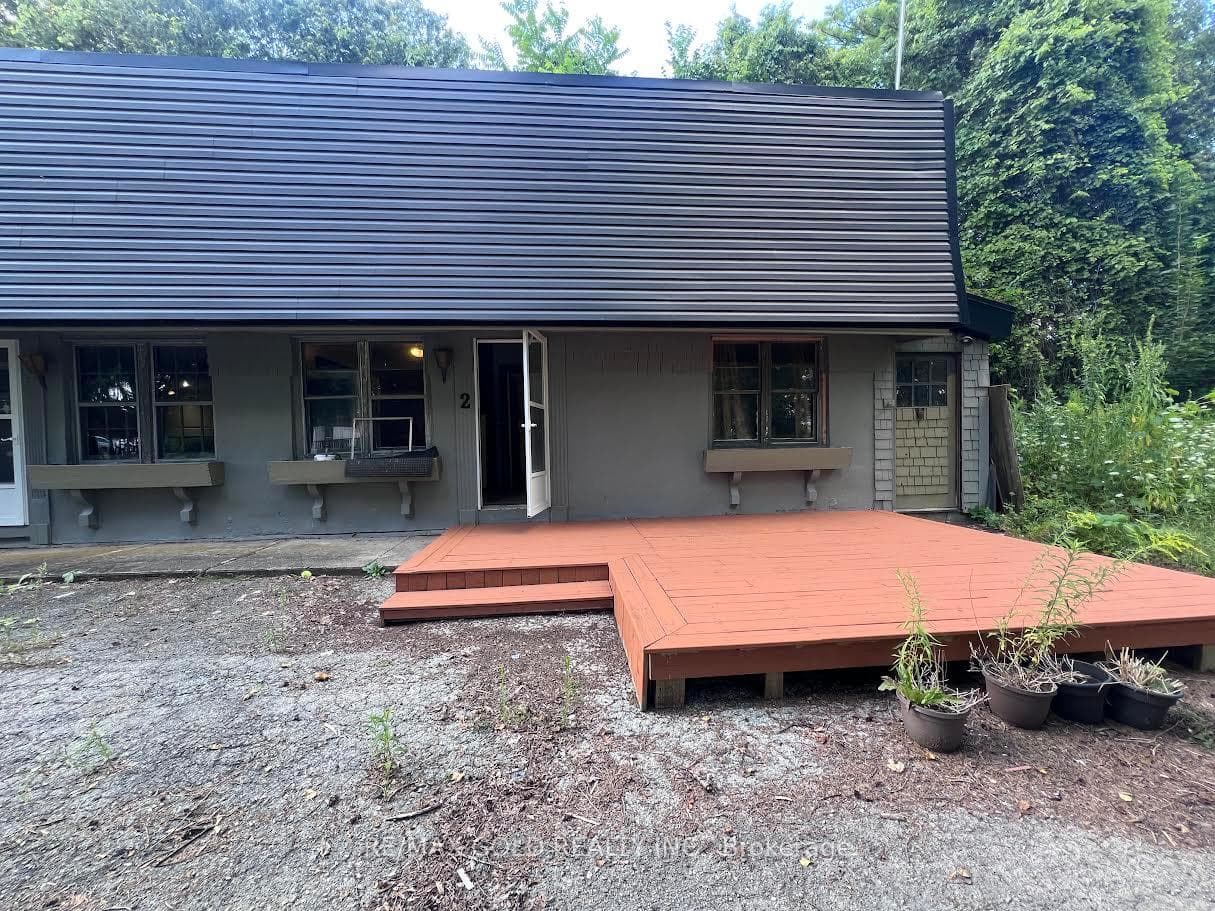 292 Freelton Road 2, Hamilton, ON L8B 0Z5