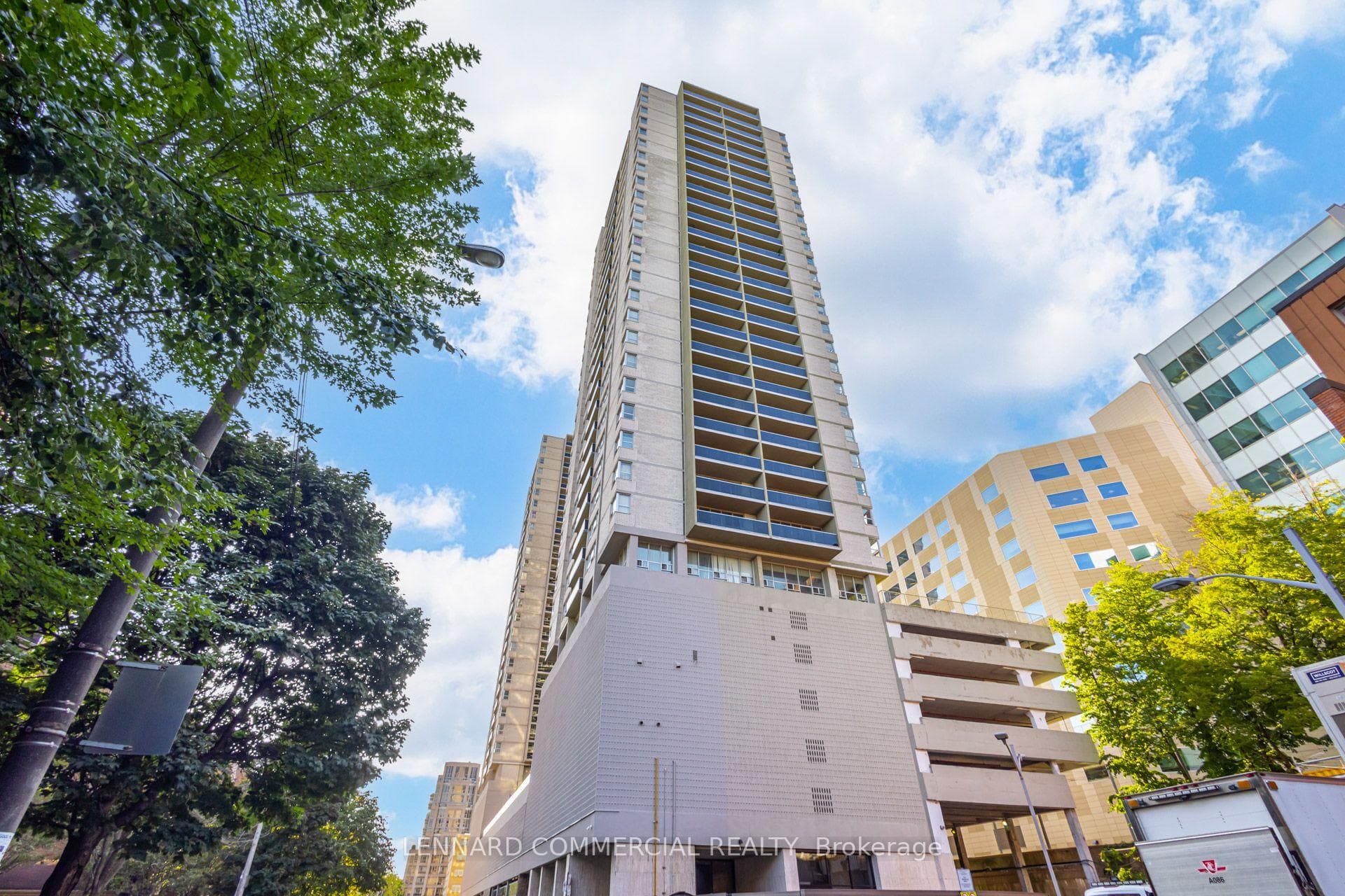 60 Pleasant Boulevard 801, Toronto, ON M4T 1K1
