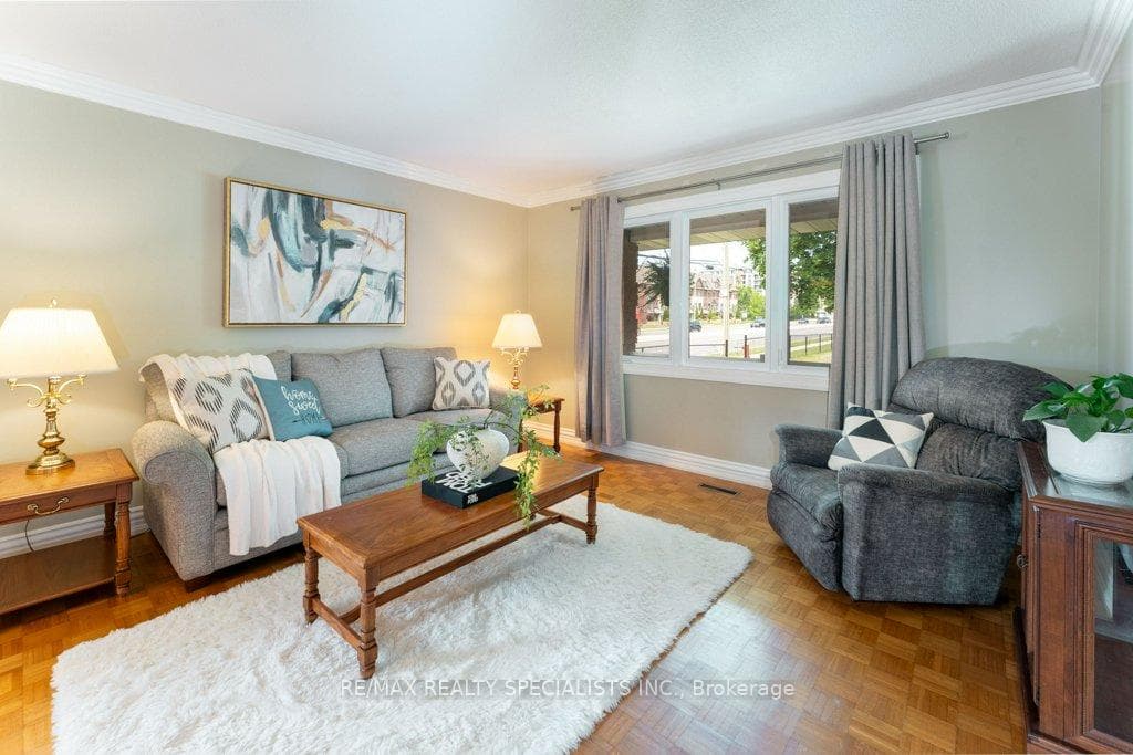 330 Hickory Circle, Oakville, ON L6H 4T5